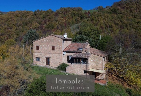 casa indipendente in vendita ad Urbino in zona Montesoffio