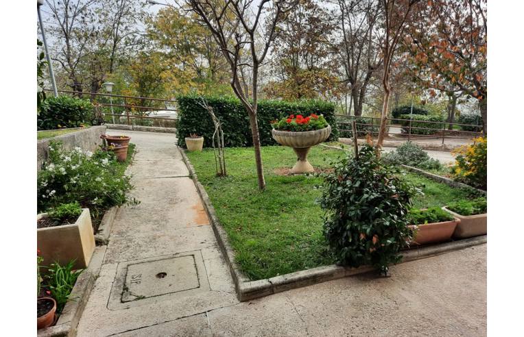 casa indipendente in vendita ad Urbino in zona Mazzaferro