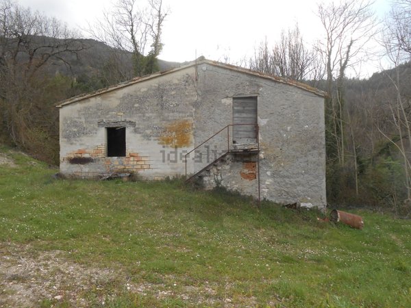 casale in vendita ad Urbino in zona Santo Stefano di Gaifa