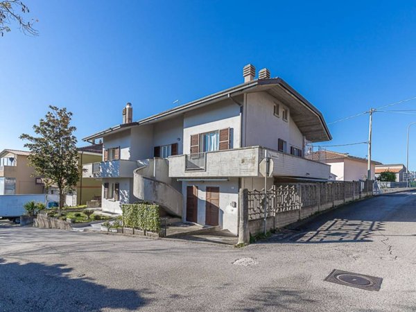 casa indipendente in vendita ad Urbino in zona Pieve di Cagna