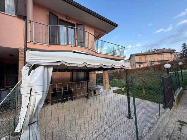 casa indipendente in vendita ad Urbino in zona Gadana