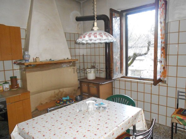 casa indipendente in vendita ad Urbino in zona Trasanni