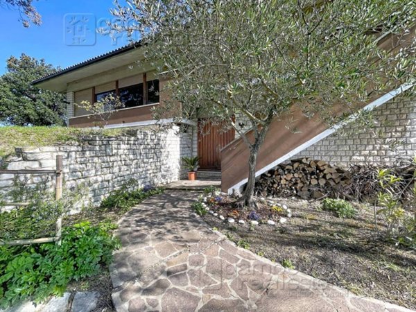 casa indipendente in vendita ad Urbino in zona Centro CittÃ 