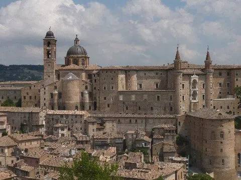 casa indipendente in vendita ad Urbino in zona Trasanni