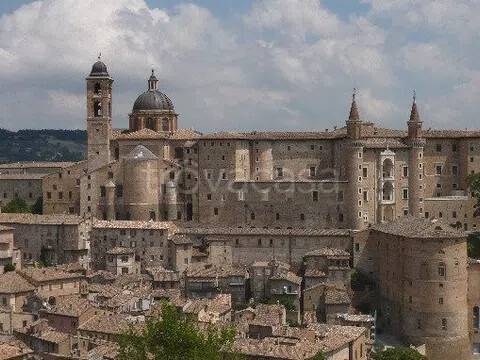 casa indipendente in vendita ad Urbino in zona Trasanni