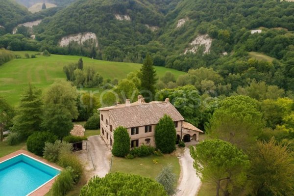 casa indipendente in vendita ad Urbino in zona Monte Calende