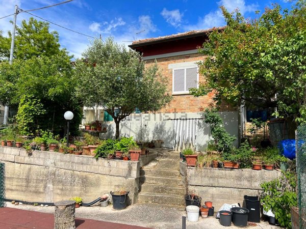 casa indipendente in vendita ad Urbino in zona Pieve di Cagna