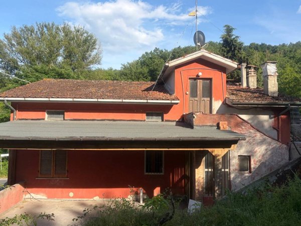 casa indipendente in vendita ad Urbino in zona Trasanni