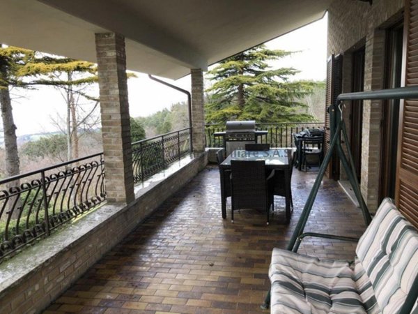 casa indipendente in vendita ad Urbino