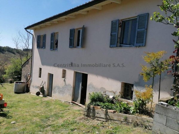 casa indipendente in vendita ad Urbino in zona Pallino Secondo