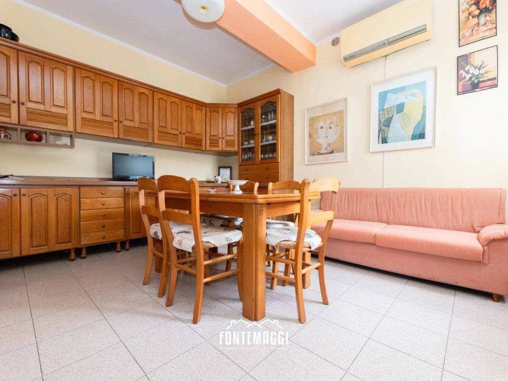 appartamento in vendita ad Urbino in zona Canavaccio