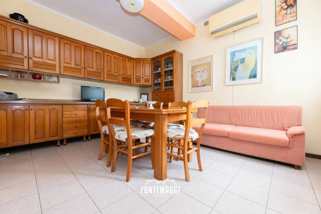 appartamento in vendita ad Urbino in zona Canavaccio