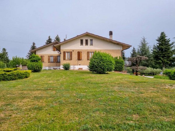 casa indipendente in vendita ad Urbino