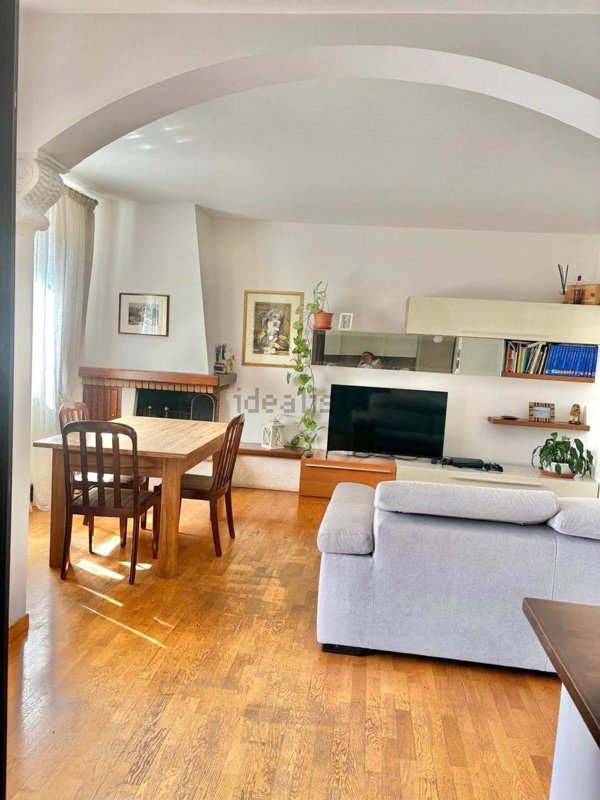 casa indipendente in vendita ad Urbino in zona Gadana