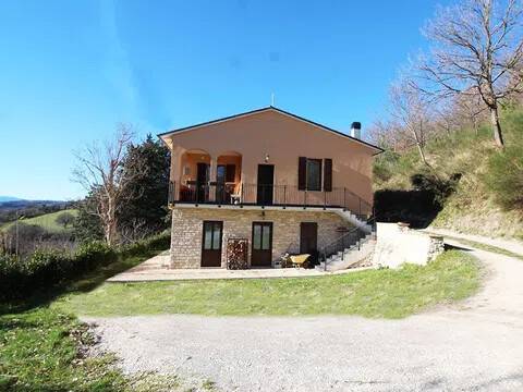 casa indipendente in vendita ad Urbino in zona Cavaticci
