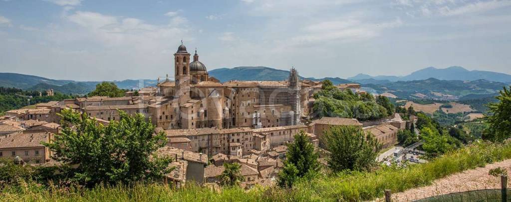 casa indipendente in vendita ad Urbino in zona Canavaccio