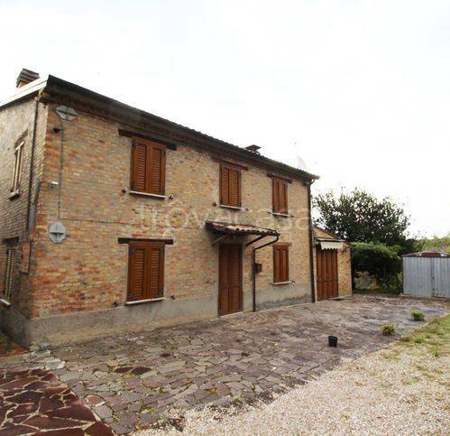casa indipendente in vendita ad Urbino in zona Tufo