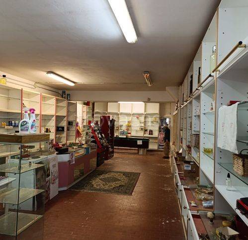 negozio in vendita ad Urbino