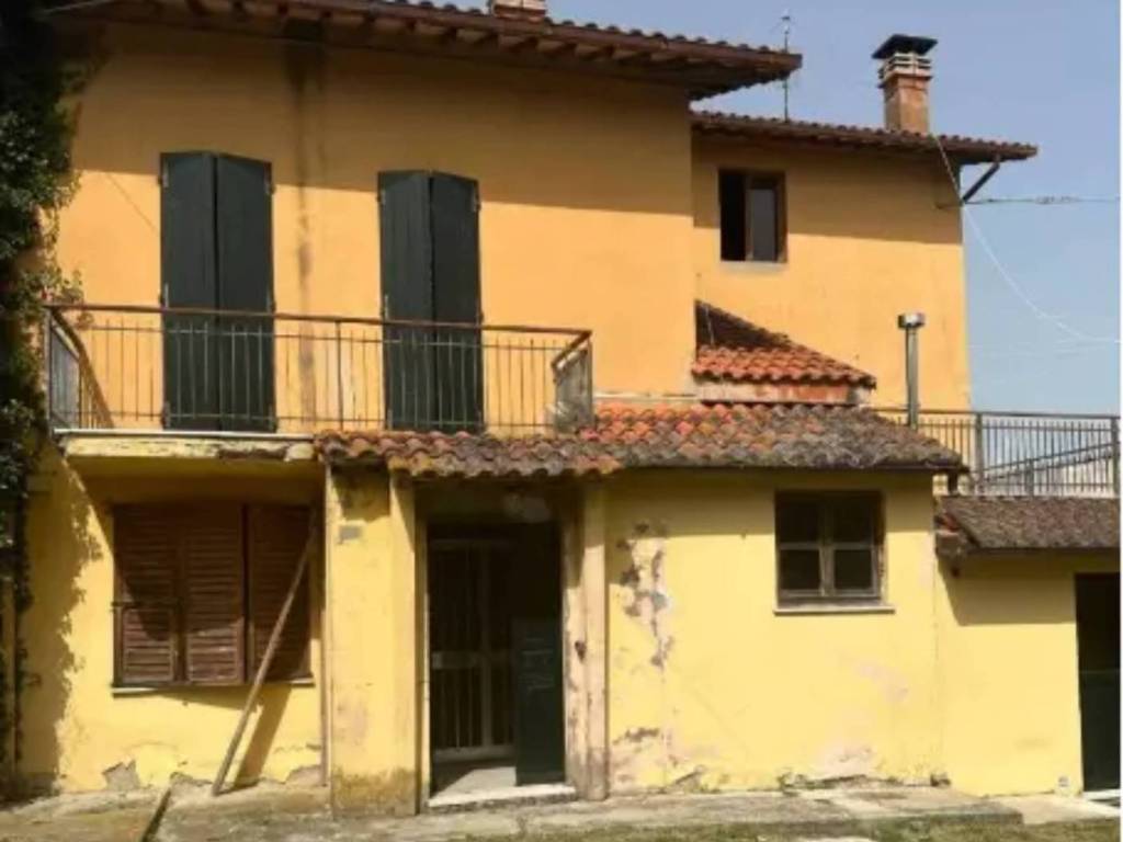 casa indipendente in vendita ad Urbino in zona Castelboccione