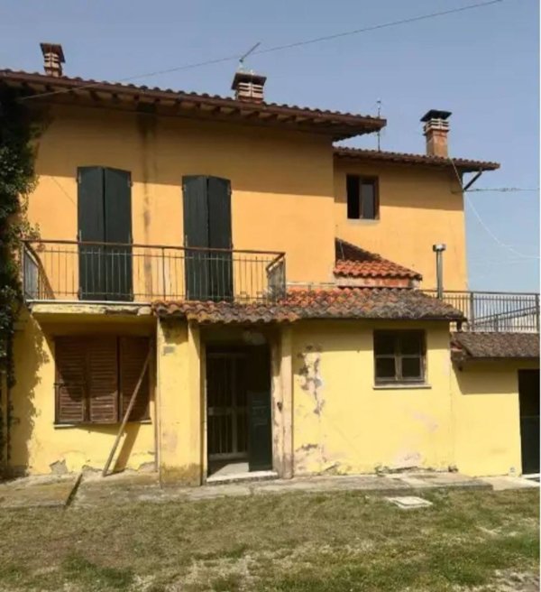 casa indipendente in vendita ad Urbino in zona Castelboccione