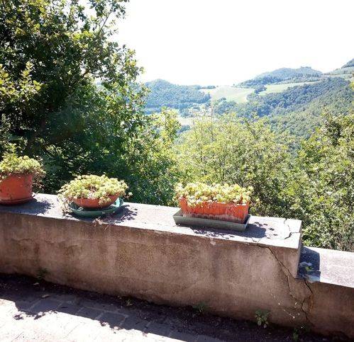 casa indipendente in vendita ad Urbino in zona Crocicchia