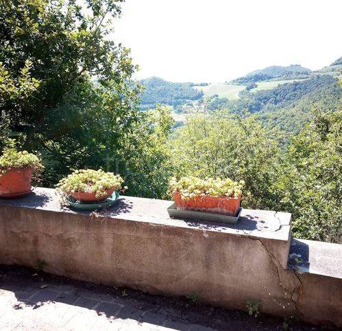 casa indipendente in vendita ad Urbino in zona Crocicchia
