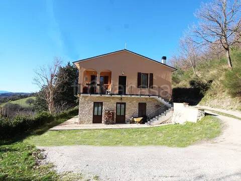 casa indipendente in vendita ad Urbino in zona Cavaticci