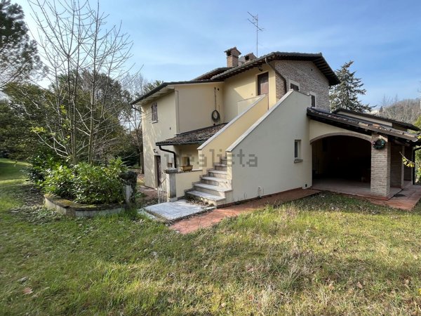casa indipendente in vendita ad Urbino in zona Sasso