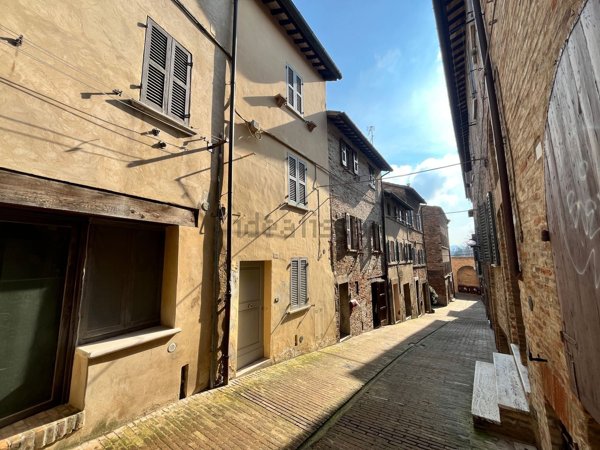casa semindipendente in vendita ad Urbino in zona Mazzaferro