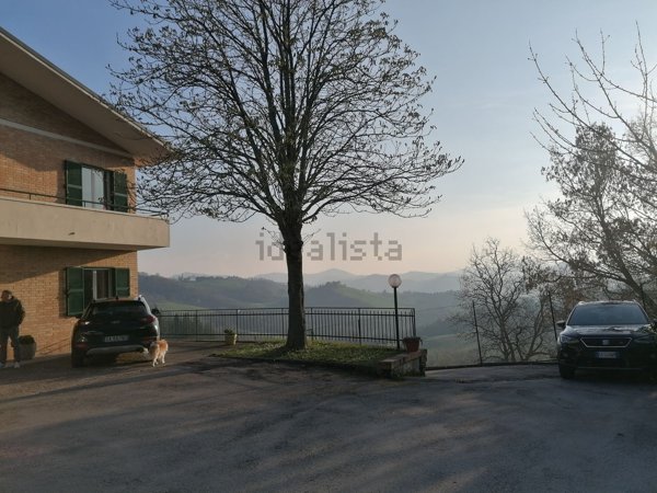 casa indipendente in vendita ad Urbino in zona Ospedaletto
