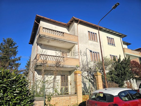 casa indipendente in vendita ad Urbino in zona Centro CittÃ 