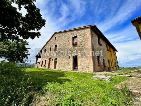 casa indipendente in vendita ad Urbino in zona Ca' Giacomo