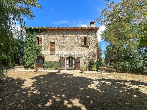casa indipendente in vendita ad Urbino in zona Monte Calende