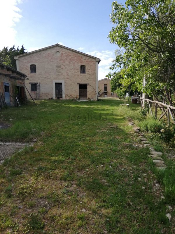 casa indipendente in vendita ad Urbino in zona Montesoffio