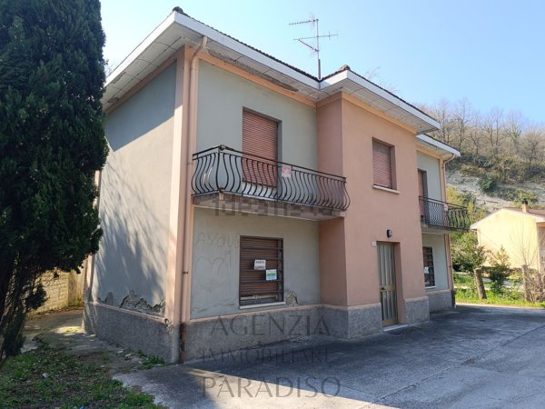casa indipendente in vendita ad Urbino in zona San Donato