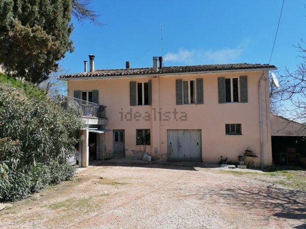 casa indipendente in vendita ad Urbino in zona Pallino Secondo