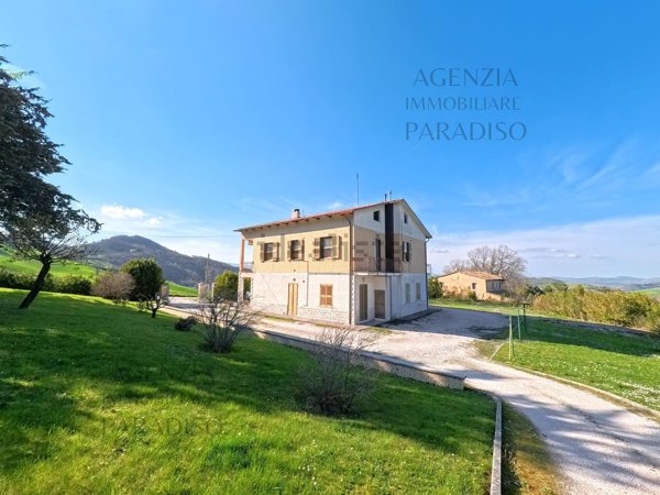 casa indipendente in vendita ad Urbino in zona Tufo