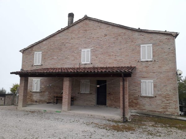 casa indipendente in vendita ad Urbino in zona Pantiera