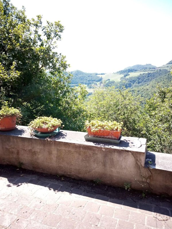 casa indipendente in vendita ad Urbino in zona Crocicchia