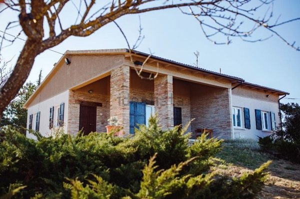 casa indipendente in vendita ad Urbino in zona La Torre