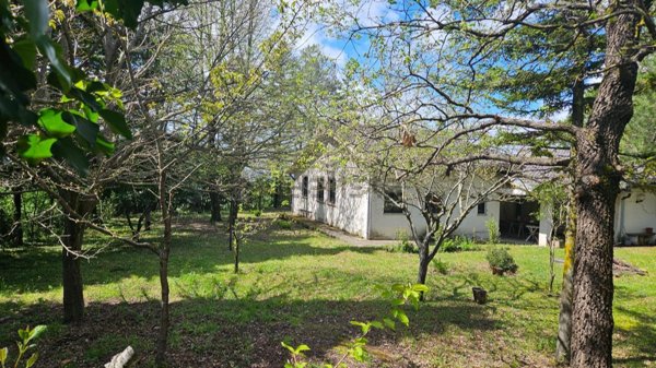 casa indipendente in vendita ad Urbino in zona Giardino della Galla