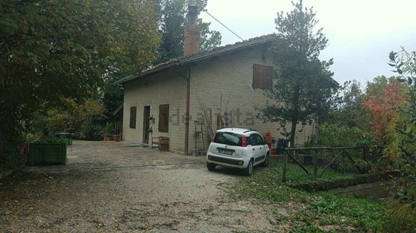 appartamento in vendita ad Urbino in zona Castello di Cavallino