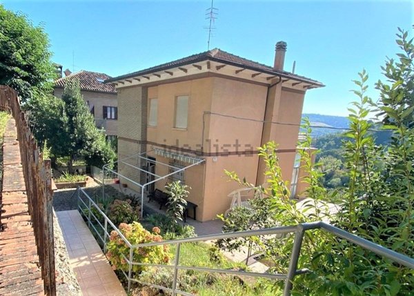 casa indipendente in vendita ad Urbino in zona Centro CittÃ 
