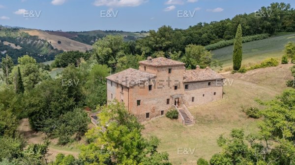 casa indipendente in vendita ad Urbino in zona Calpino