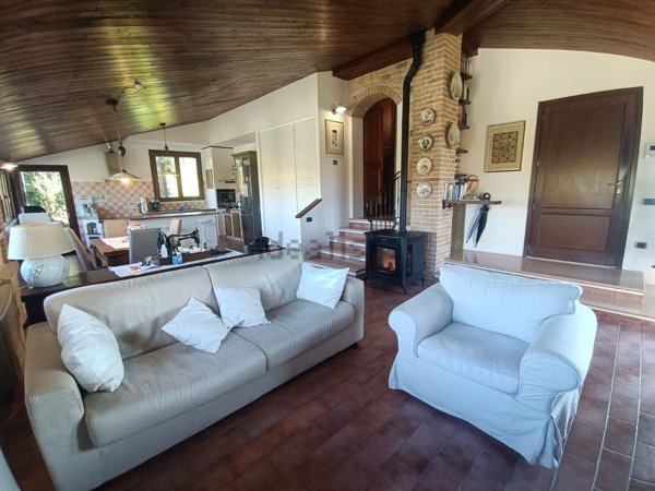 casa indipendente in vendita ad Urbino in zona La Torre