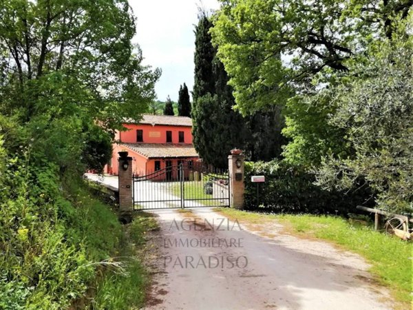 casa indipendente in vendita ad Urbino in zona Cal Monte