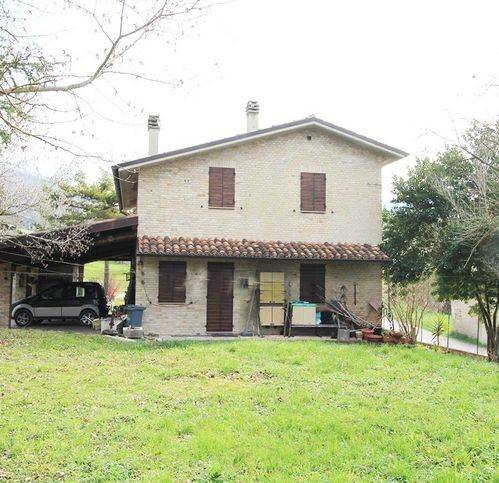 casa indipendente in vendita ad Urbino