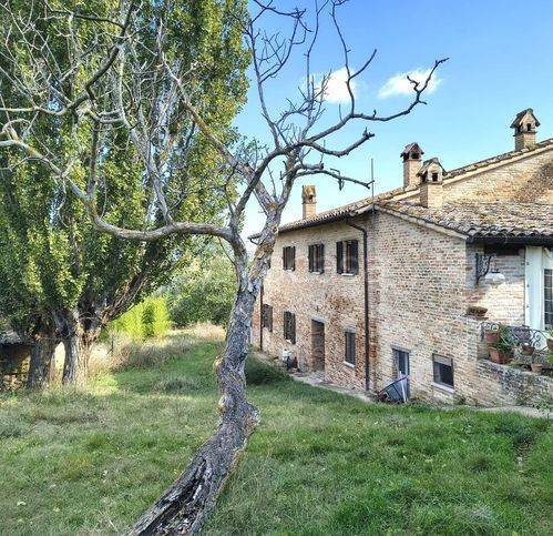 casa indipendente in vendita ad Urbino in zona Pallino Secondo