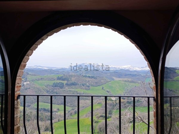 casale in vendita ad Urbino in zona Giardino della Galla