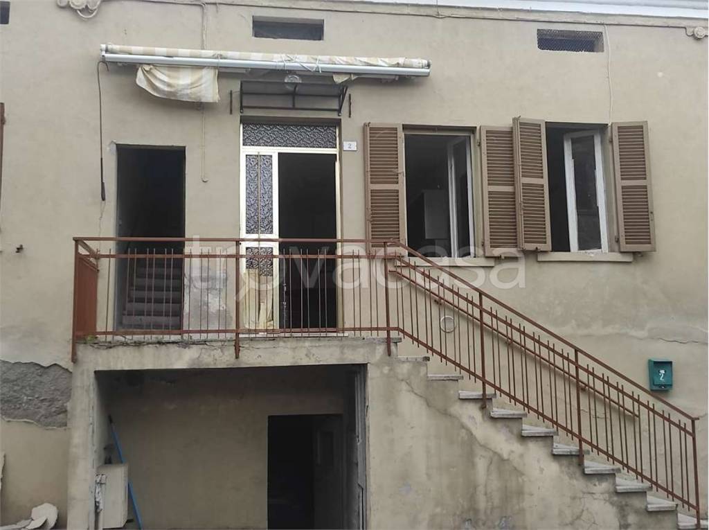 casa indipendente in vendita ad Urbino in zona Schieti